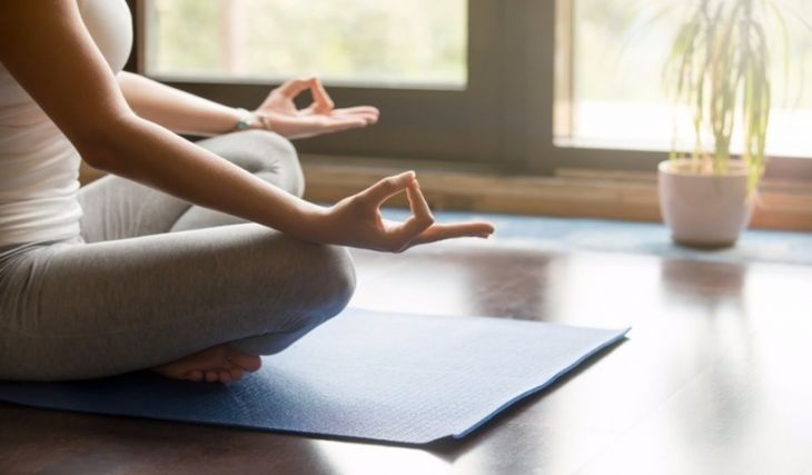 Principios Básicos del Yoga Principios Básicos del Yoga