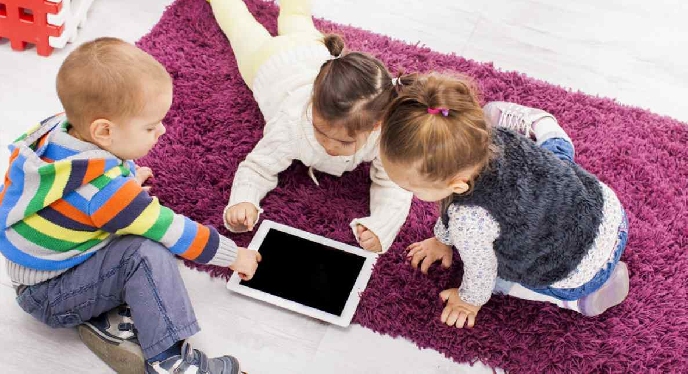 La Niñez en la era digital La Niñez en la era digital
